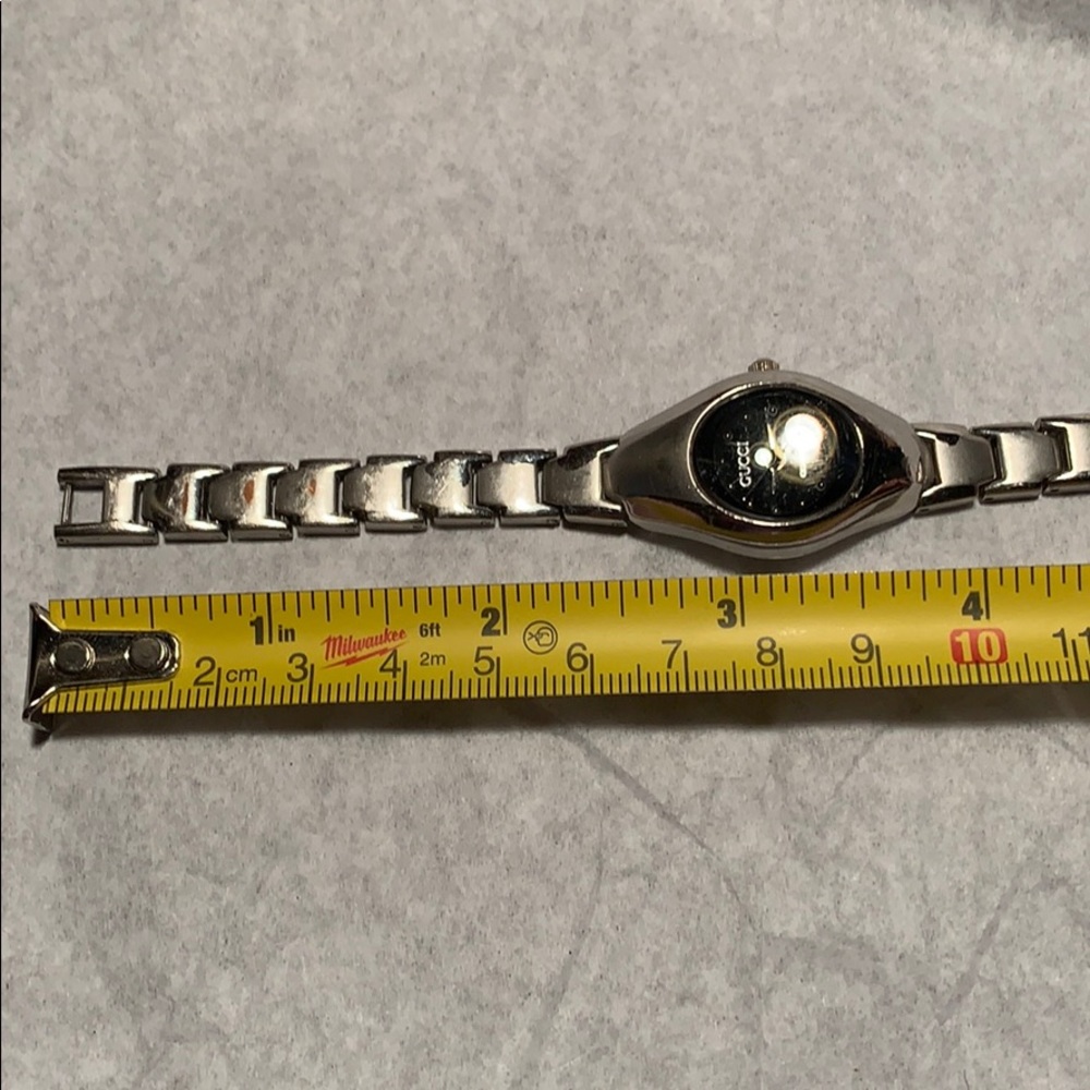 Gucci Vintage watch preloved GVC - Picture 6 of 11